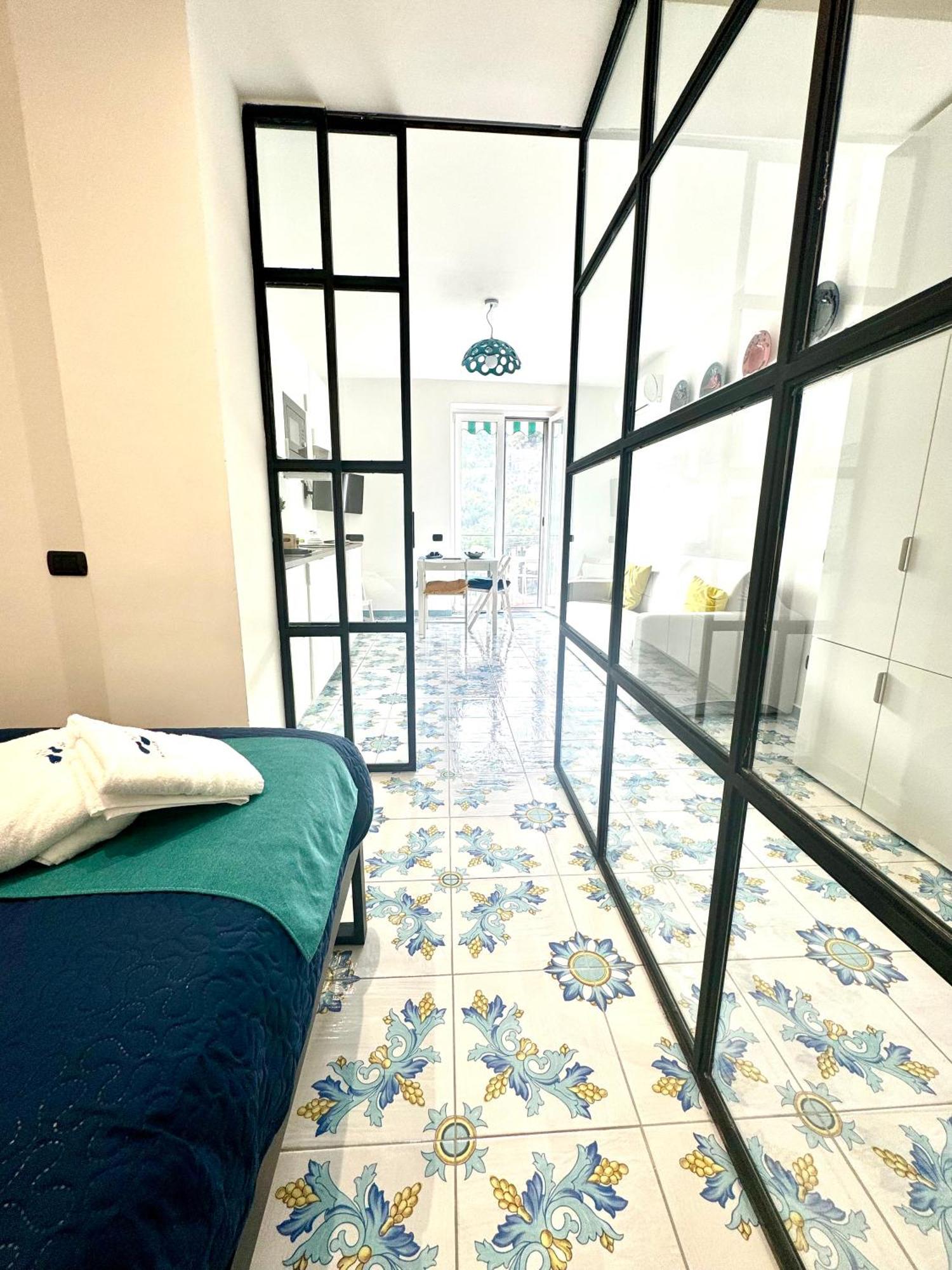 Апартаменты Panoramic Flat Amalfi Coast - Sea View 1 Виетри Экстерьер фото